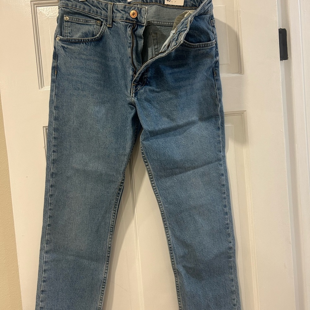 Zara Mid Rise Ankle length Classic Light Wash Blue Jeans